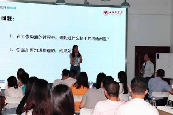 如何更快地学习英语:10 个技巧缩略图 如何更快地学习英语:10 个技巧缩略图