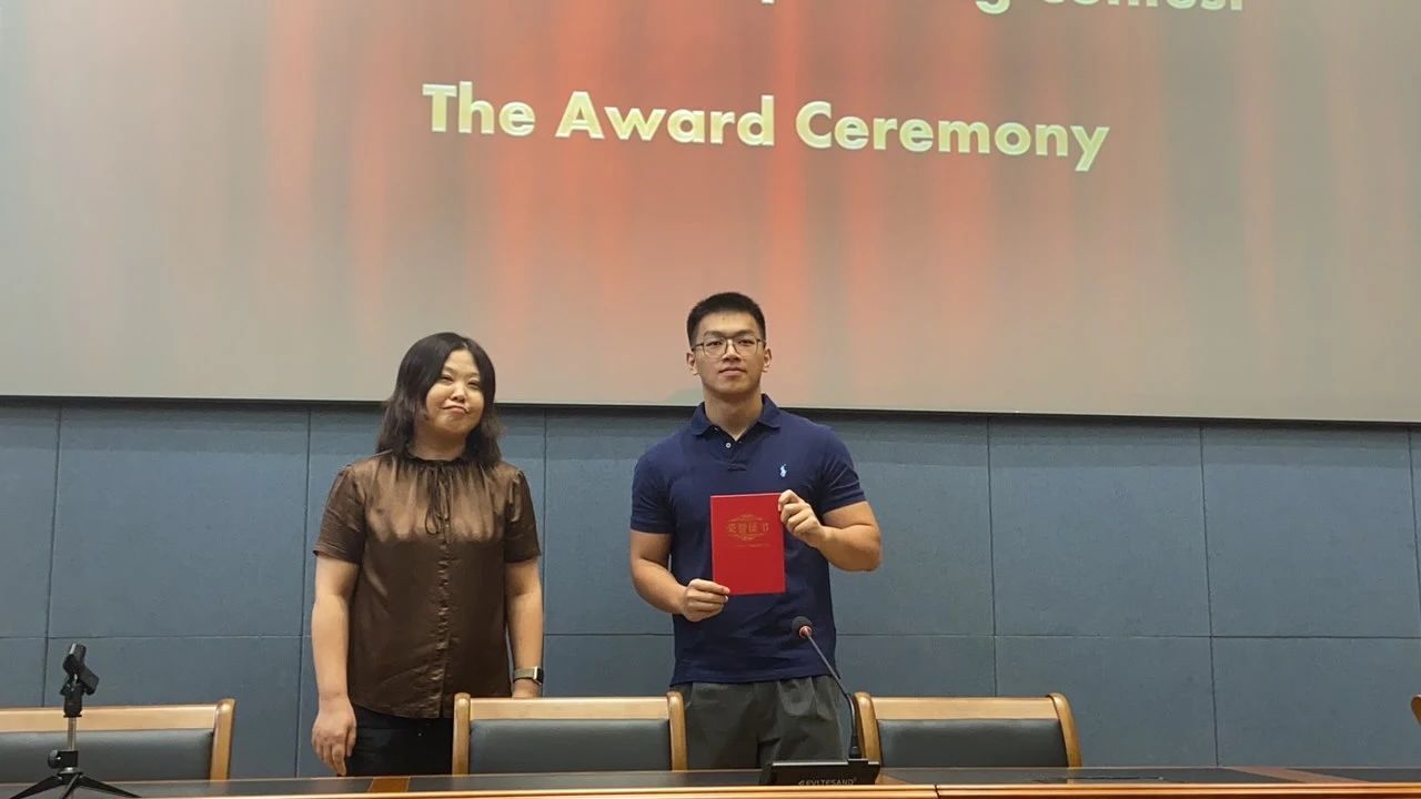 浙大是新时代大学生的榜样丨热爱演讲,为梦想发声,同时还是英语博主缩略图 浙大是新时代大学生的榜样丨热爱演讲,为梦想发声,同时还是英语博主缩略图