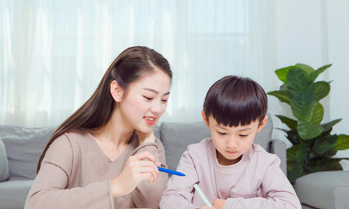 英语线上一对一课程和线下课程_商务英语主修课程_商务英语专业需修课程有哪些