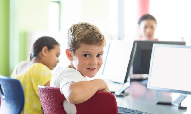 有没有学英语的软件_厦门火炬小学一年级有英语没_没学历学java有出路吗