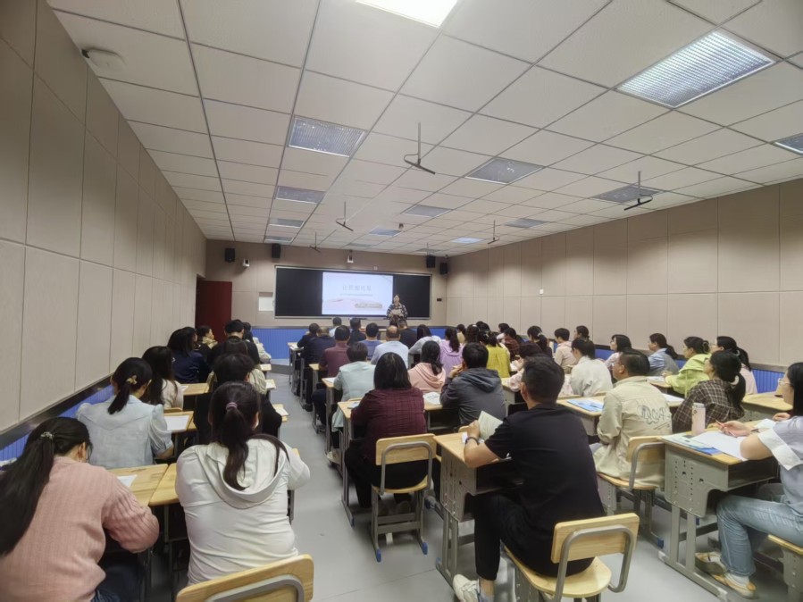 定远县初中英语专题报告与展示课活动于双塘中学精彩举办缩略图