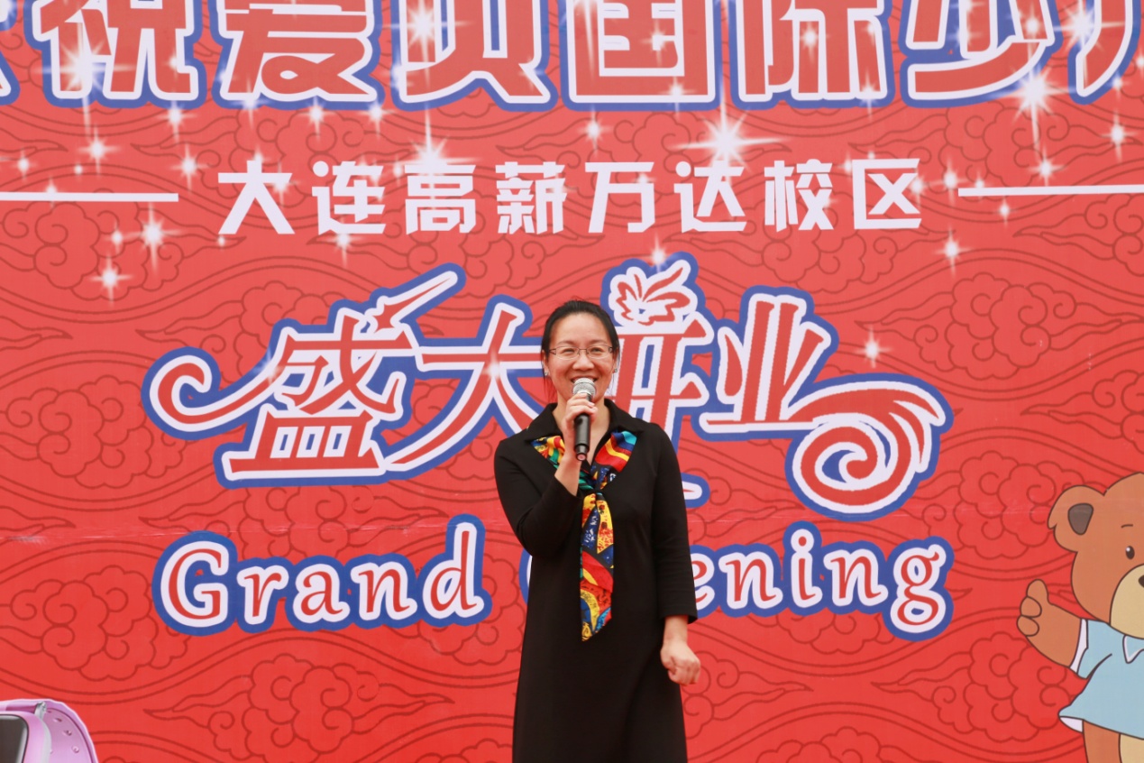 爱心飘扬!爱贝英语大连高新万达中心盛大开幕啦插图3 大连英语培训机构_爱贝大连高新万达中心校长张婧毅_爱贝国际**英语大连高新万达中心