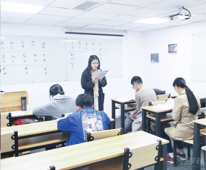 西班牙语A2初级培训课程,助你开启语言学习新旅程插图3 教学现场