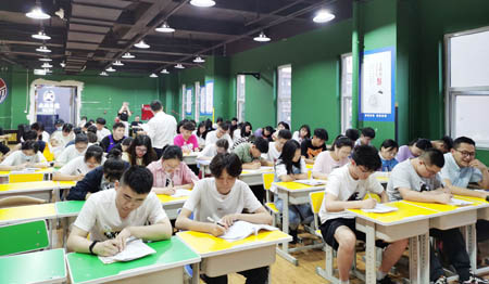 郫县中考英语培训中心的收费标准是怎样的？大约多少钱？缩略图