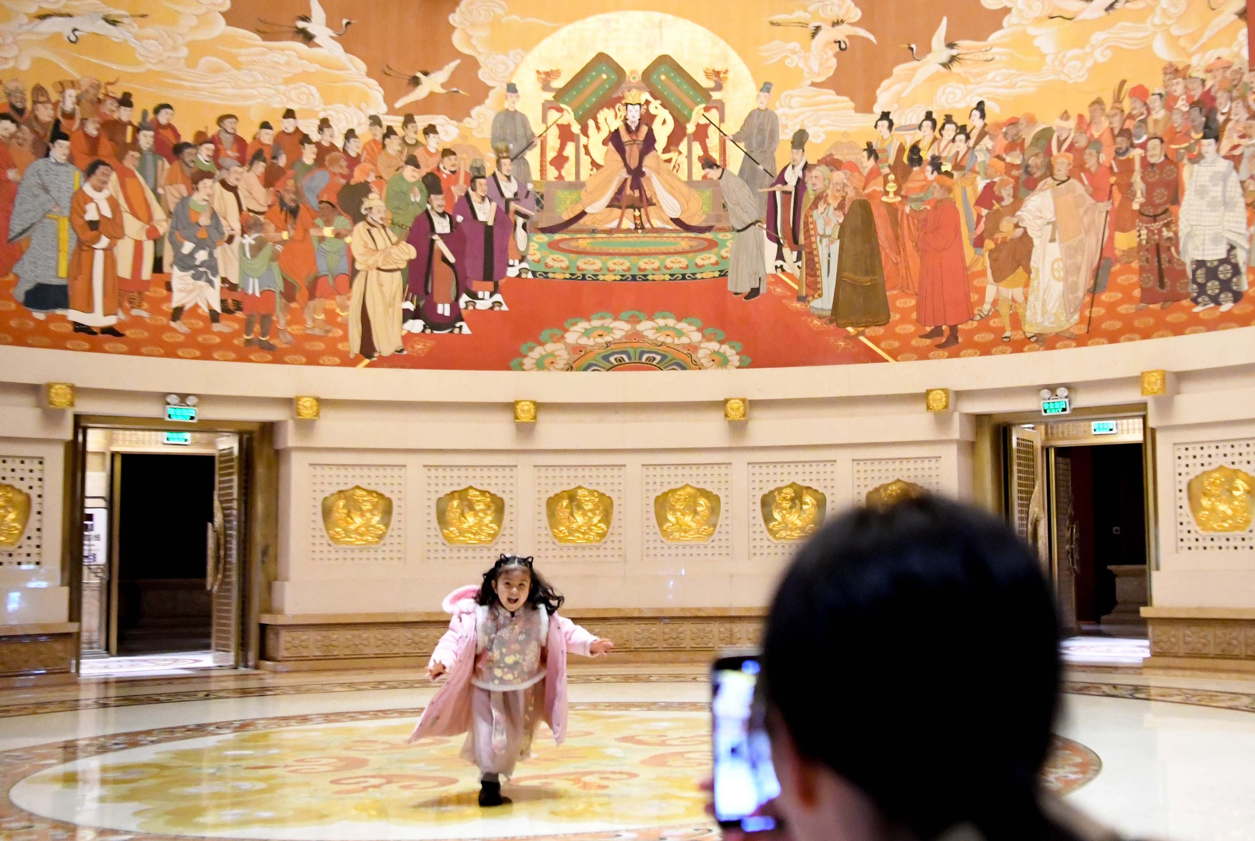 洋女婿在古都洛阳,沉浸式感受别样中国年插图1 洛阳外教与河南姑娘的爱情故事_外教在英国谢菲尔德洛阳生活_洛阳外教美国人