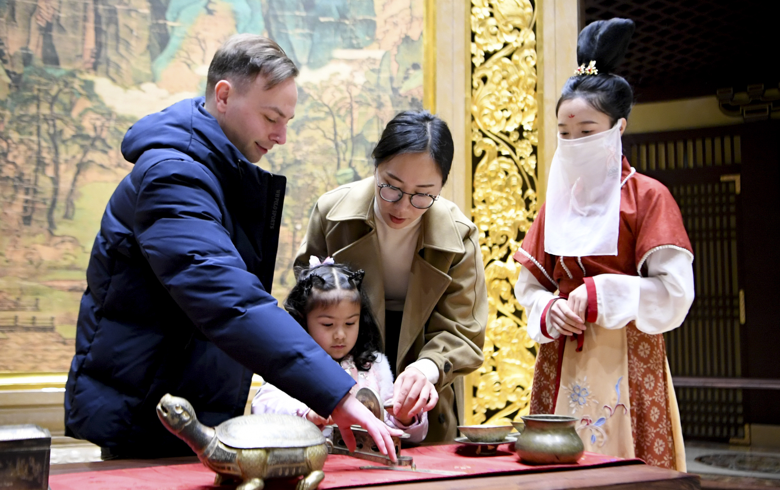洋女婿在古都洛阳,沉浸式感受别样中国年插图2 外教在英国谢菲尔德洛阳生活_洛阳外教与河南姑娘的爱情故事_洛阳外教美国人