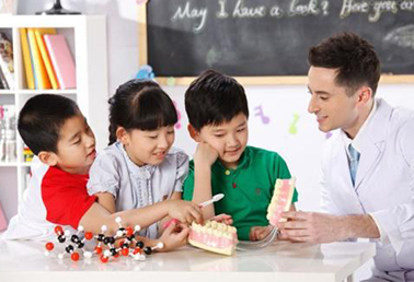 学英语专业，选排名好的大学还是外语学院好？缩略图